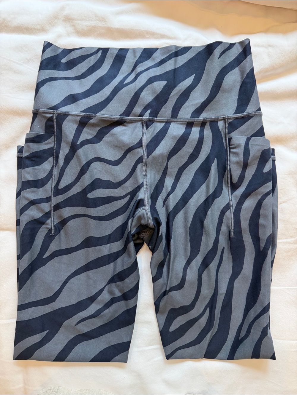 Athleta Salutation Stash High-Waist Gray Zebra Print 7/8 leggings